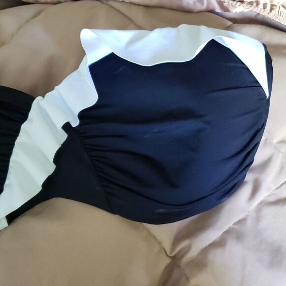 Jantzen black and white bikini top - Picture 2 of 5